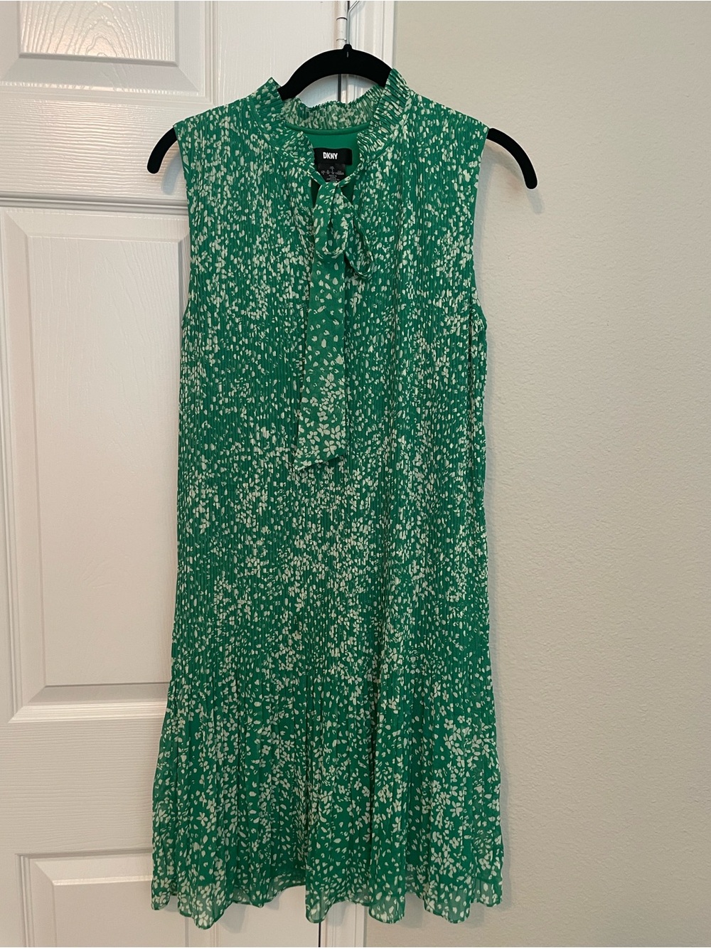 DKNY Kelly Green Sleeveless Tie-Neck Floral Dress